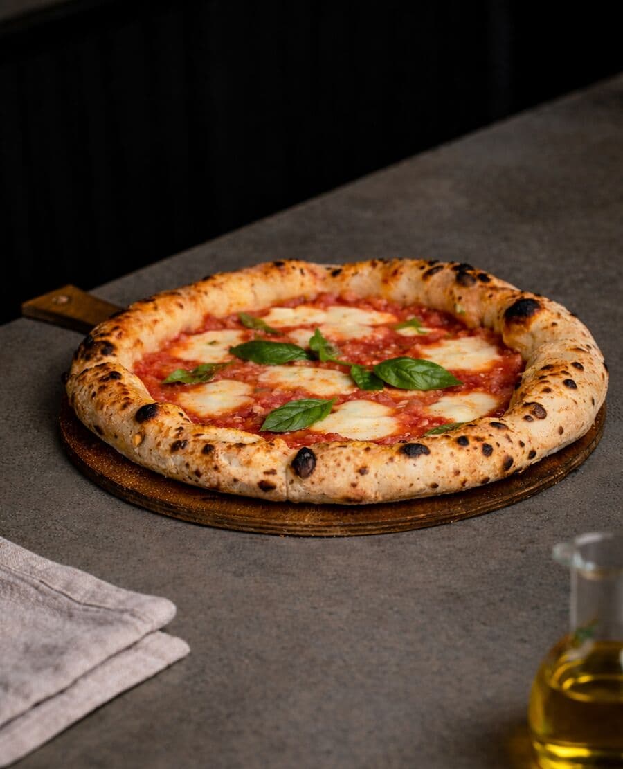 Margherita, neapolitanische Pizza.